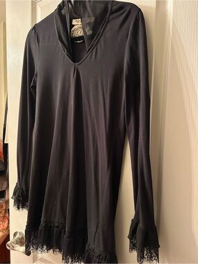 Black Long-Sleeve V-Neck Top with Lace Trim